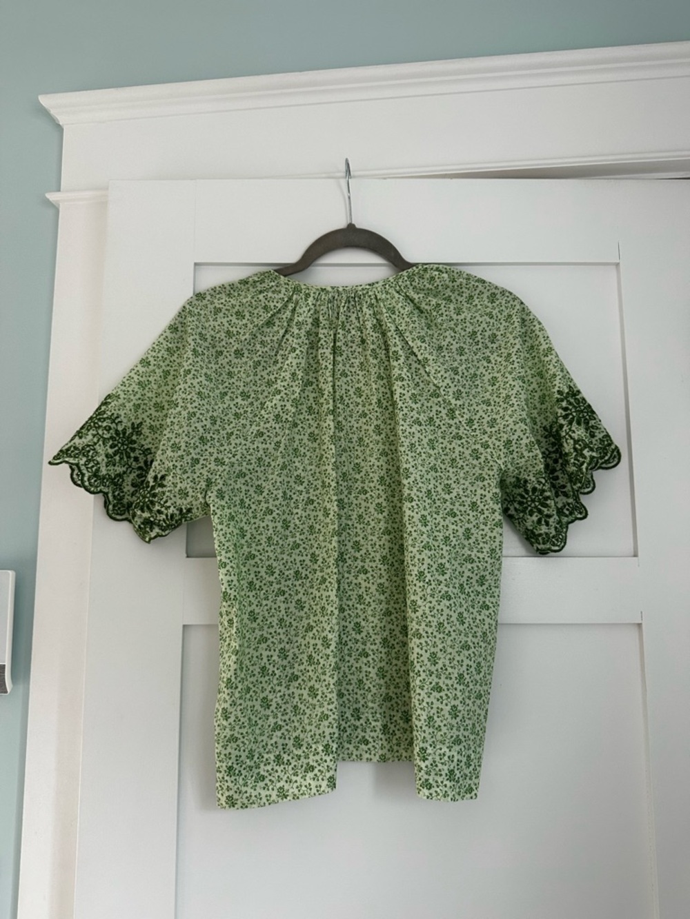 Tuckernuck Green Floral Short Sleeve Blouse - Picture 4 of 5